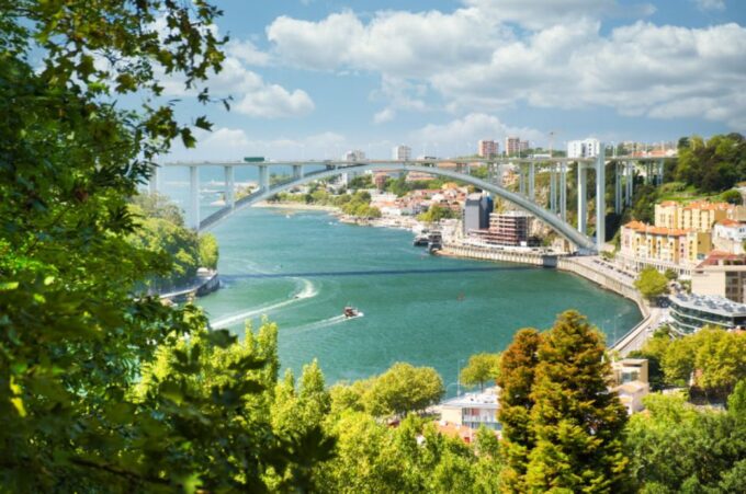 Porto Old Ribiera Wall Walking Tour - Resilience and Modernization
