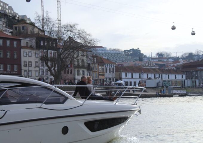 Porto: Premium Private Yatch Tour With Sunset Option - Language and Guide