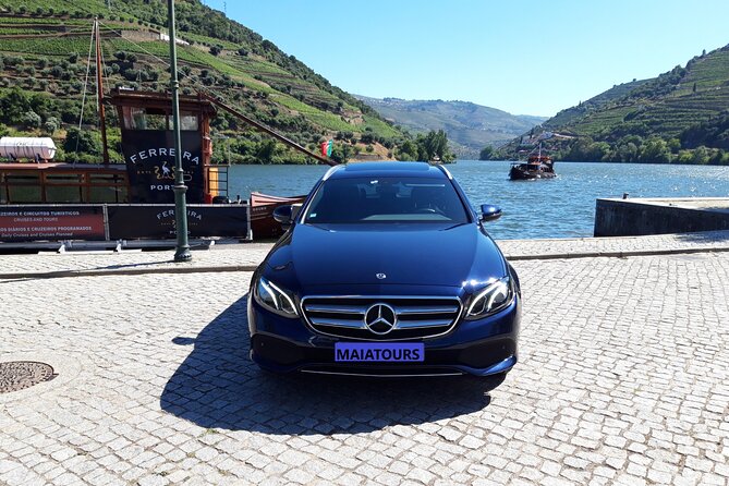 Porto Private Airport Transfer With 2-Hour Mini-Tour (1 to 4 People) - Operating Hours and Accessibility
