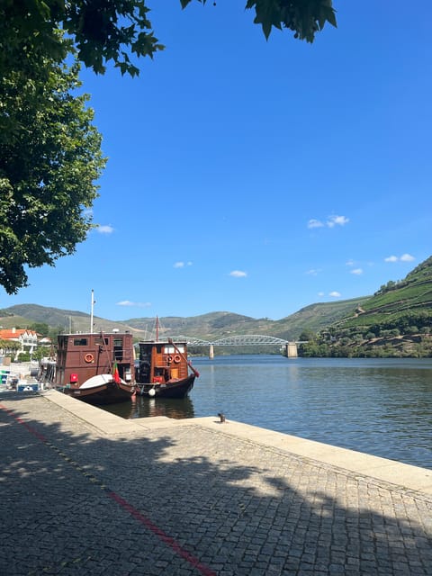 Porto: Private Tour, Boat, Two Wine Tastings, Lunch & Views - Lunch at Local Restaurant