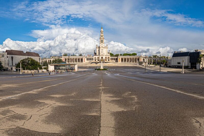 Porto: Private Transfer to Lisbon With Stops Until 3 Cities - Itinerary and Activities