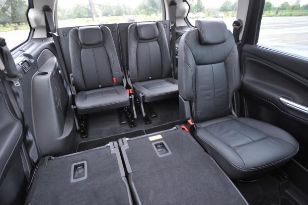 Porto: Private Transfer to Porto Airport (OPO) - Luggage Capacity
