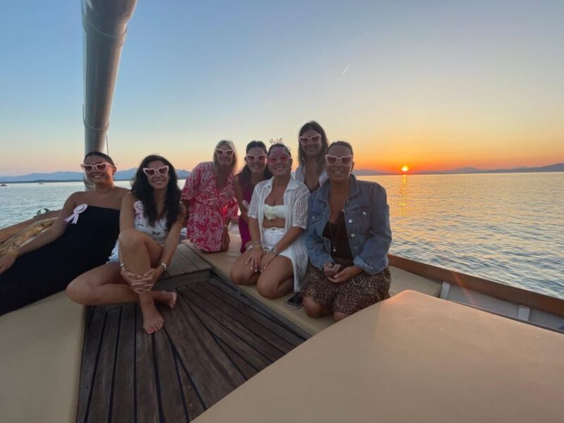 Porto San Paolo: Vintage Cruise Sunset Aperitif to Tavolara - Key Points