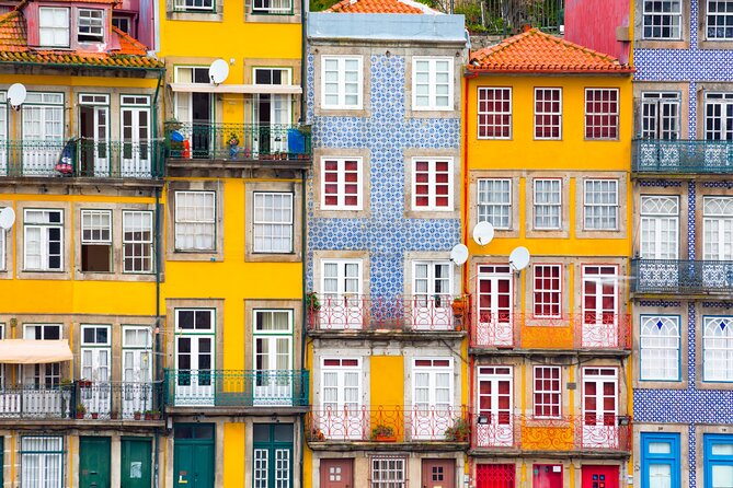 Porto Scavenger Hunt and Best Landmarks Self-Guided Tour - Tips for Visitors
