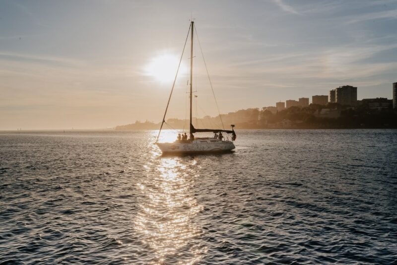 Porto: Shared Douro River Sunset Cruise With Welcome Drink - Key Points