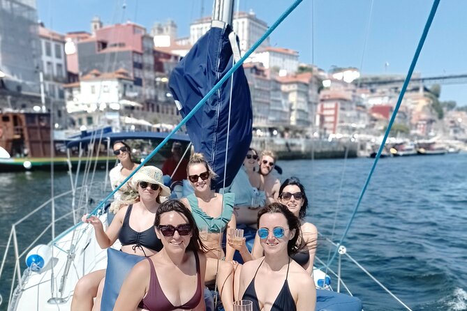 Porto: Single Party on a Charming Sailboat With Welcome Drink - Booking and Cancellation Policy