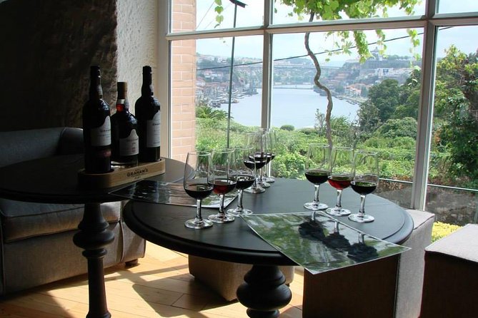 Porto Small Group City Tour With Lunch, Wine Tasting and Cruise - Sightseeing Highlights