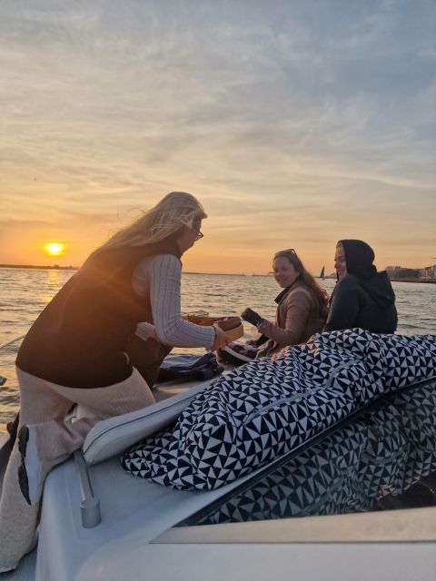 Porto: Sunset Boat Trip With Welcome Drink - Languages and Free Cancellation
