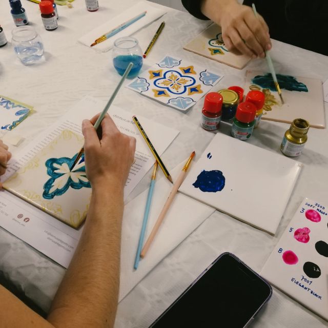 Porto: Tile-Painting Workshop With Glass of Port - Instructor Expertise