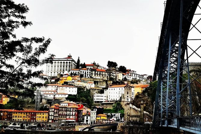 Porto to Madrid One-Way Trip up to 2 Stops: Salamanca and Avila - Transfer Experience