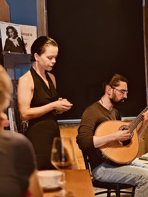 Porto: Traditional Fado Show With Welcome Drink - Ambiance and Atmosphere of the Venue