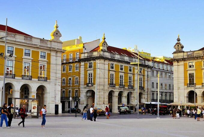 Porto: Trip to Lisbon With Stops in Aveiro-Nazaré-Óbidos - Important Considerations