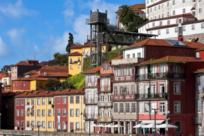 Porto Walking Tour: You Cannot Miss It! (Small-Groups) - Getting to the Meeting Point