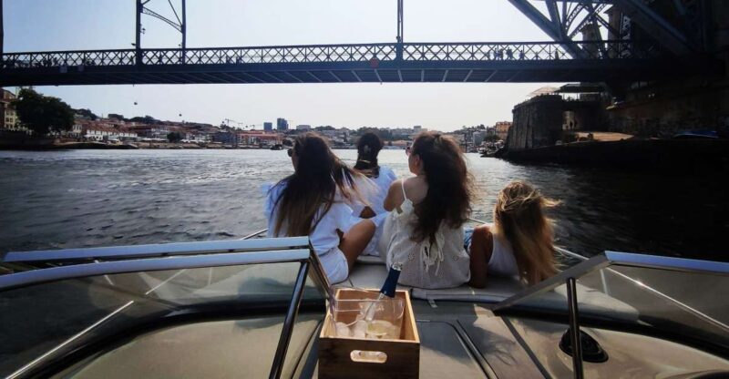 Porto:Private Boat Tour 6 Bridges 1h30 Group Price up to 6px - Key Points