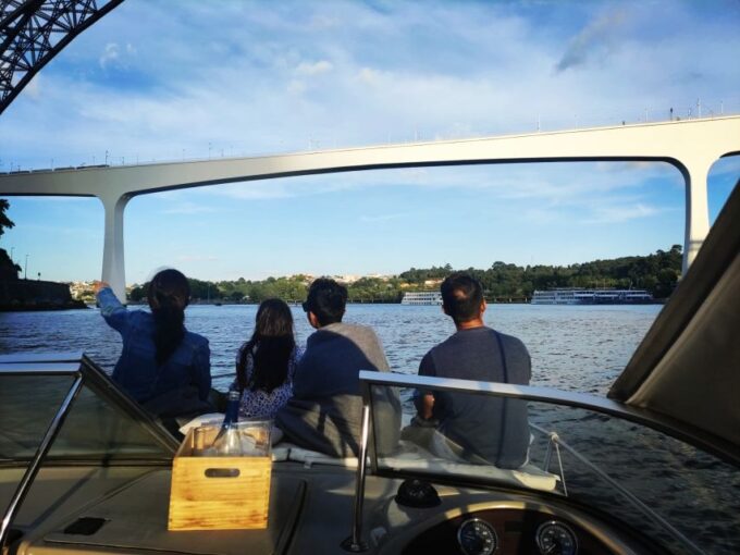 Porto:Private Boat Tour 6 Bridges 1h30 Group Price up to 6px - Port Wine Cellars