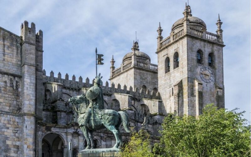 Porto's Old Town: Amazing Secrets and Fresh Scoops - Baroque Architecture Wonders
