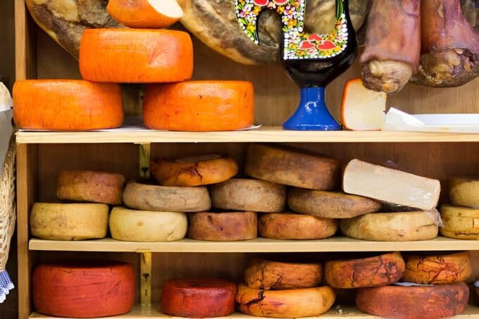 Portuguese Cheeses Tasting in Porto Antique Store - Booking and Availability