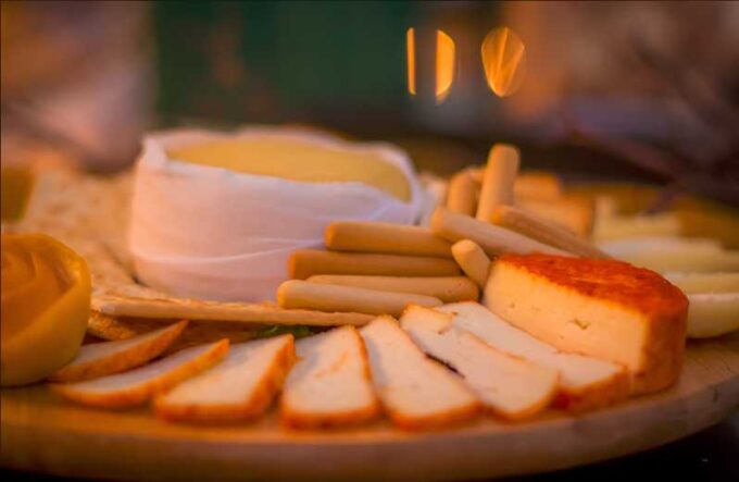 Portuguese Cheeses Tasting in Porto Antique Store - Exploring Portos Gastronomy