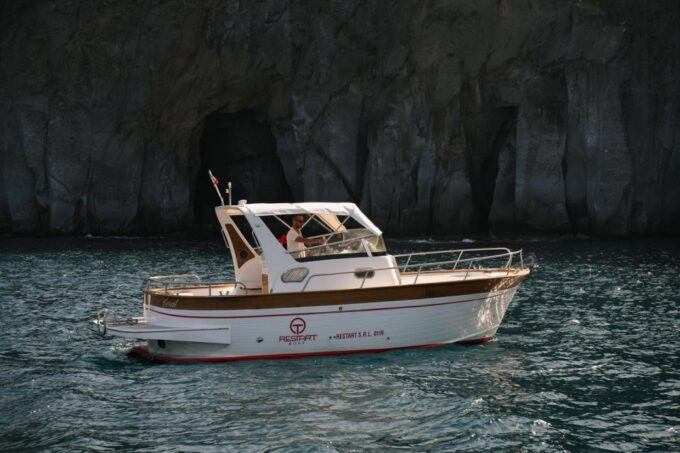 Positano: Amalfi Coast Boat Tour With Fishing Village Visit - Visiting Sorrentos Fishing Village