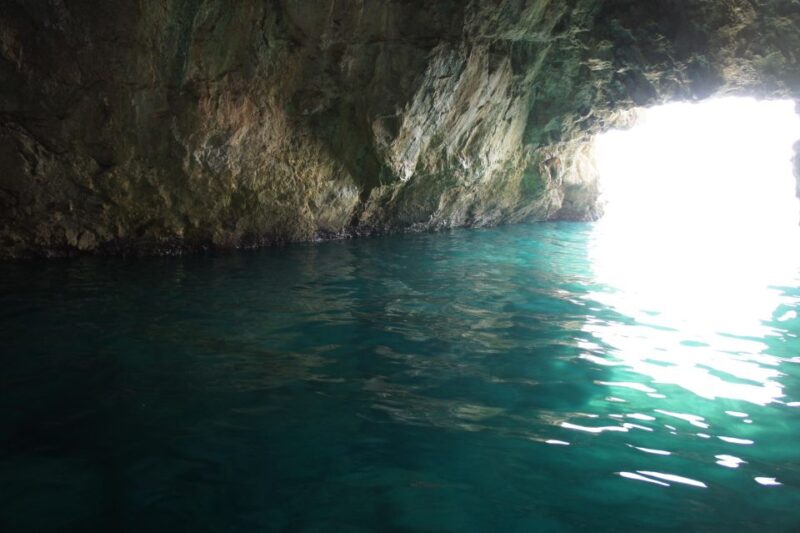 Positano: Amalfi Coast Group Guided Boat Tour With Prosecco - Meeting Point and Requirements