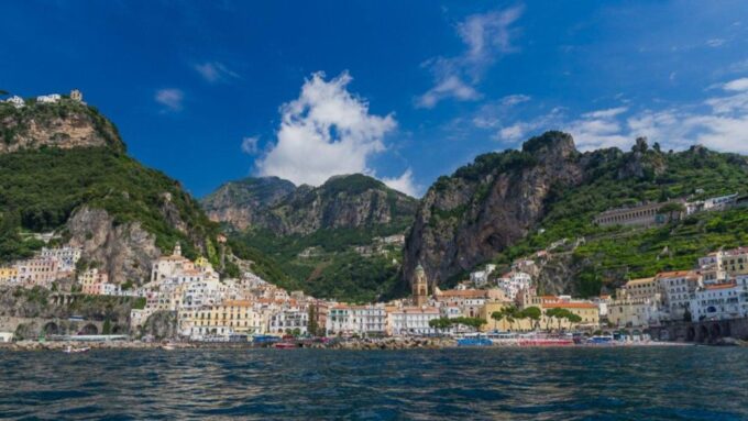 Positano: Amalfi Coast Group Guided Boat Tour With Prosecco - Exploring Coves and Grottoes