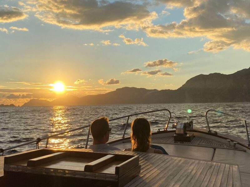 Positano: Amalfi Coast Sunset Group Boat Tour With Prosecco - Meeting Point and Check-in