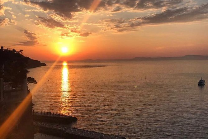 Positano Sunset Cruise - Onboard Amenities and Services