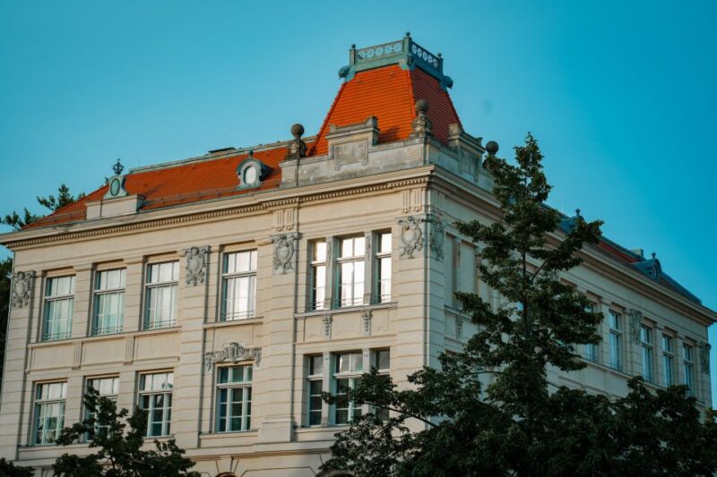 Potsdam: Express Walk With a Local in 60 Minutes - Meeting Point and Requirements