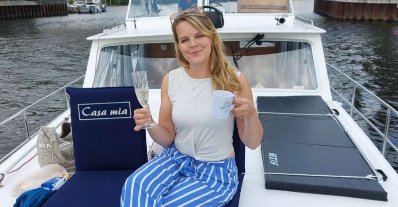 Potsdam: Private Harbor and Castle Sightseeing Cruise - Experience and Amenities
