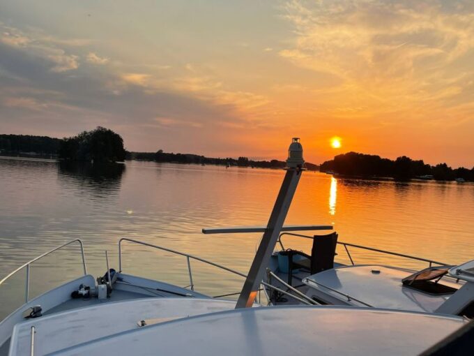 Potsdam: Private Harbor and Castle Sightseeing Cruise - Sightseeing Locations