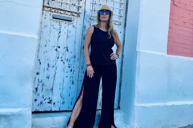Pour & Pose: Travel Portraits With a Twist of Wine - Key Points