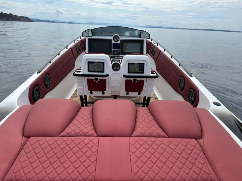 Powerboat Transfer Bergen - Bekkjarvik - Comfort and Style of the Boat
