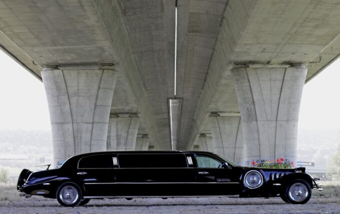 Prague: 1-Hour Vintage Limousine Rental - Flexible Return Options