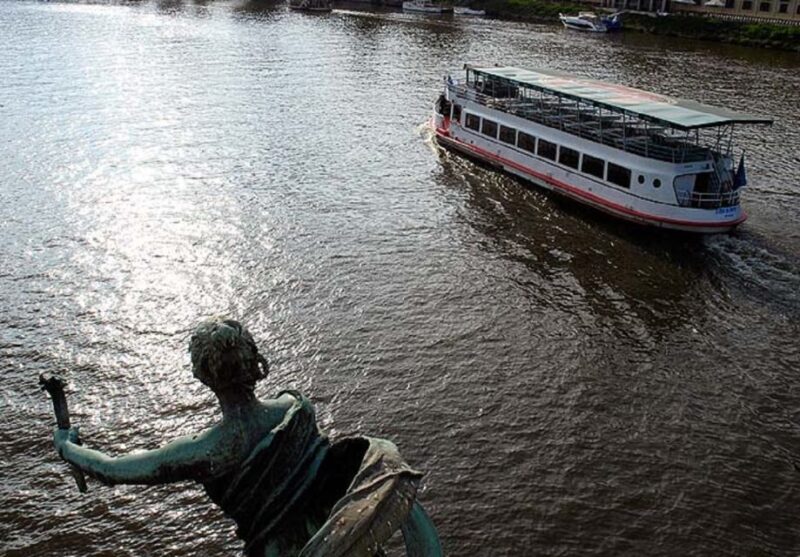Prague: 2-Hour Dinner Cruise With Transfers - Key Points