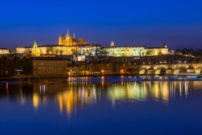 Prague: 2-Hour Dinner Cruise With Transfers - Cruise Experience