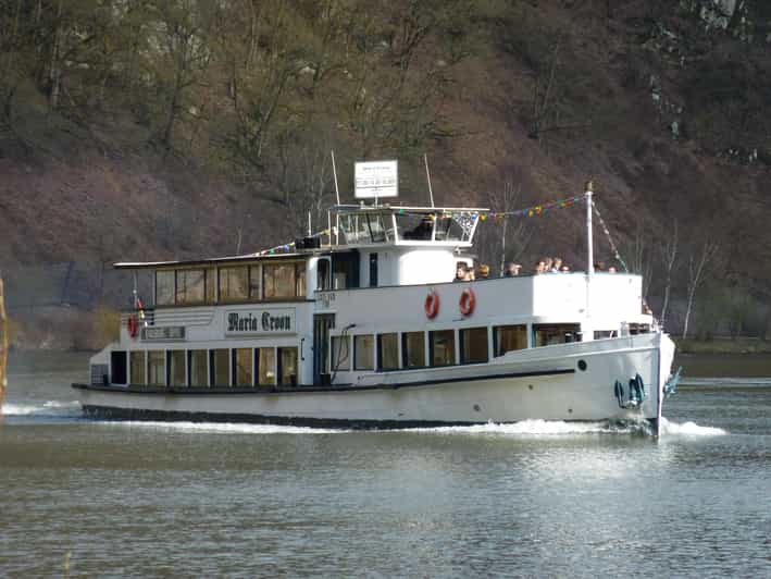 Prague: 2-Hour Historic Boat Cruise With Delicious Lunch - Key Points