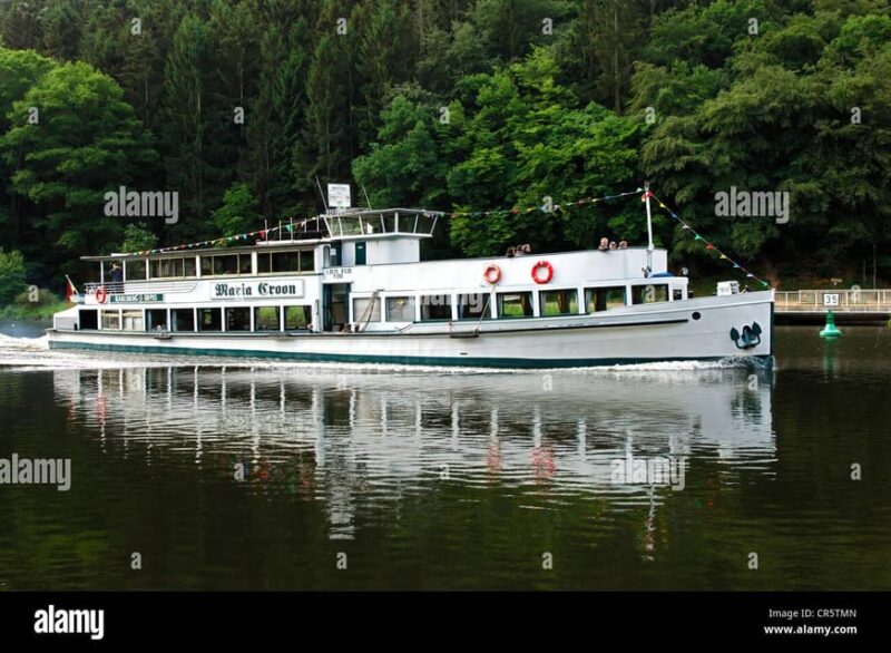 Prague: 2-Hour Historic Boat Cruise With Delicious Lunch - Buffet Lunch Included