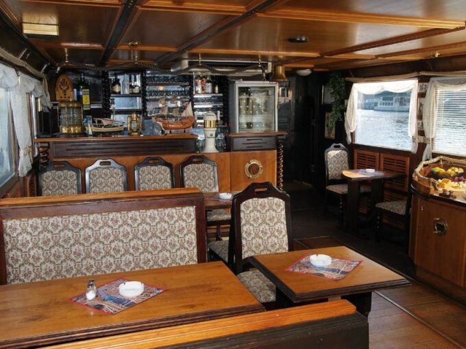 Prague: 2-Hour Lunch Cruise on the Vltava River - Navigating to the Meeting Point