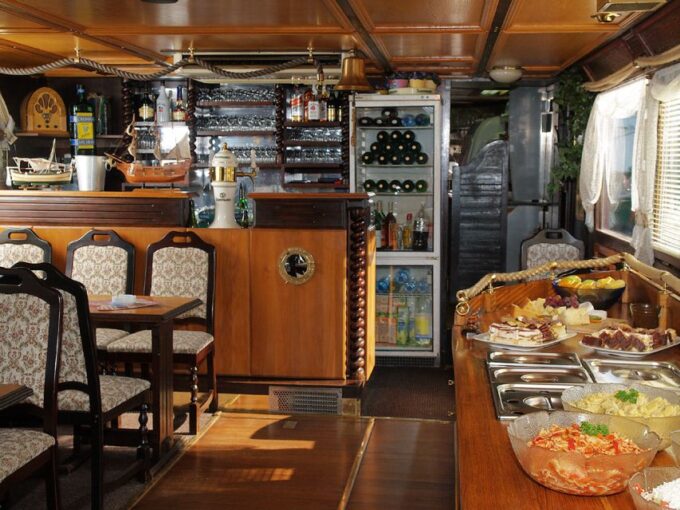 Prague: 2-Hour Lunch Cruise on the Vltava River - Capturing the River Views