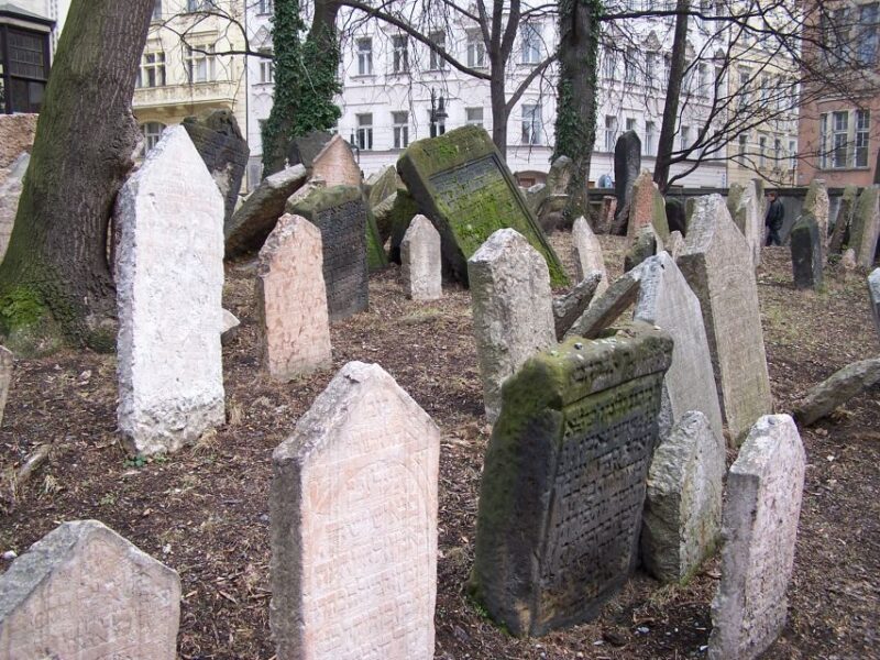 Prague: 2-Hour Old Town and Jewish Ghetto Walking Tour - Cultural Immersion