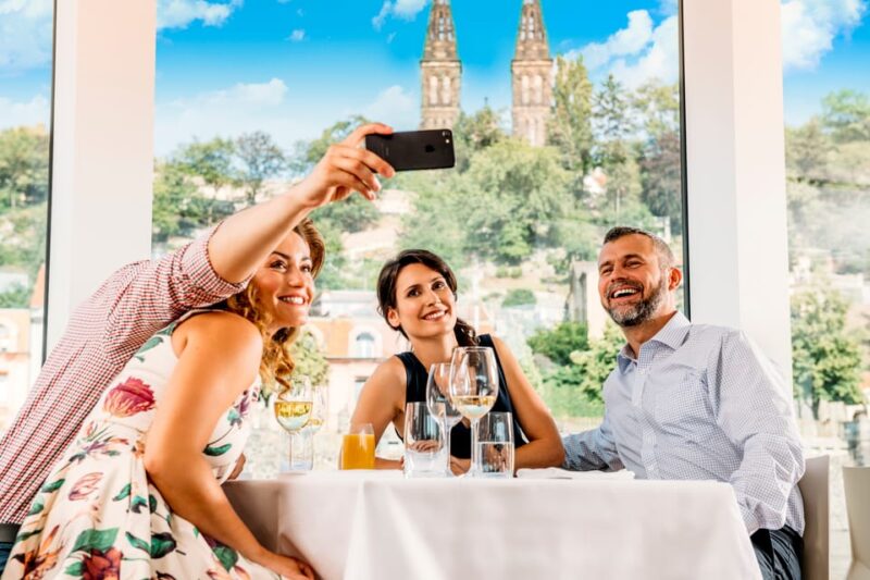 Prague: 2-Hour Walking Tour and Boat Cruise With Lunch - Itinerary Details