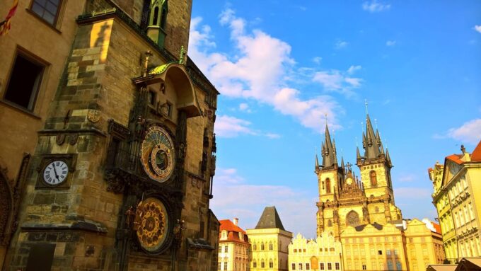 Prague: 2-Hour Walking Tour and Boat Cruise With Lunch - Lunch and Dining Experience