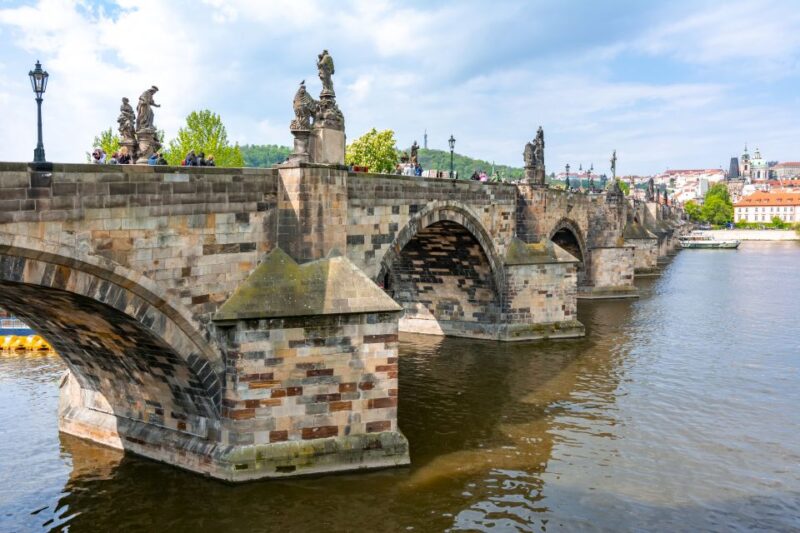 Prague: 3-Hour Old Town and Prague Castle Tour in German - Customer Reviews