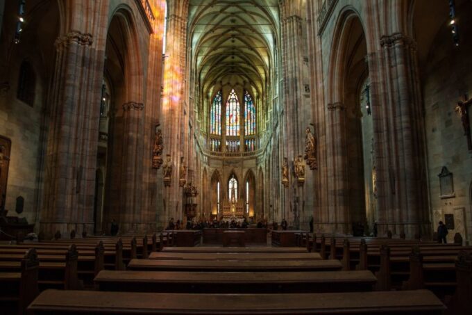 Prague: 3-Hour Old Town and Prague Castle Tour in German - Tour Duration and Group Size