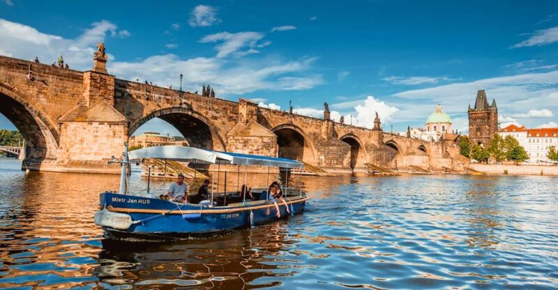 Prague: 45-Minute Sightseeing Cruise to Devils Channel - Route and Attractions