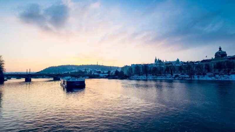Prague: 50-Minute Sightseeing Evening Cruise - Onboard Experience