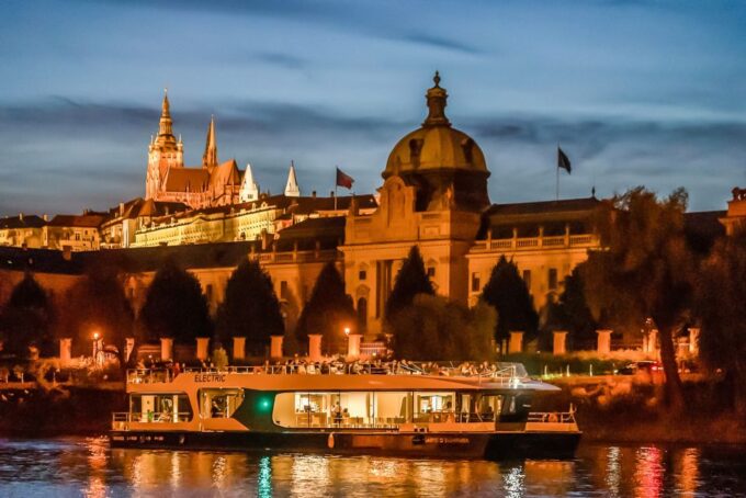 Prague: 50-Minute Sightseeing Evening Cruise - Getting to the Cruise