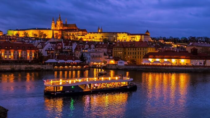 Prague: 50-Minute Sightseeing Evening Cruise - What to Expect on the Cruise