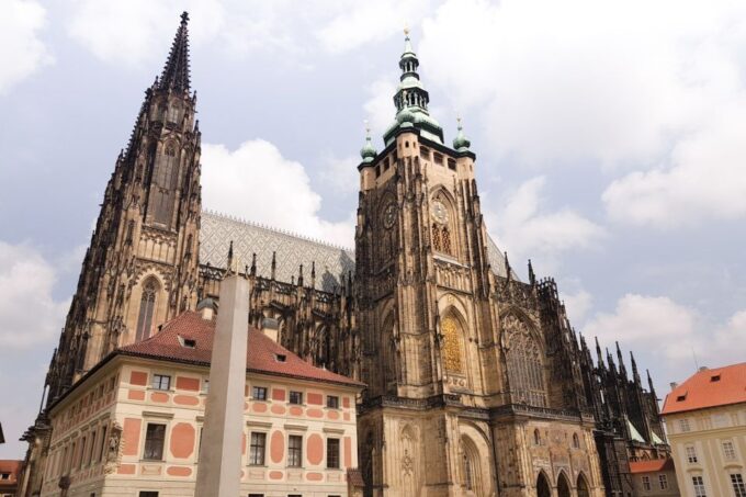 Prague: 6-Hour Tour With River Boat Cruise and Lunch - Lunch in Old Town