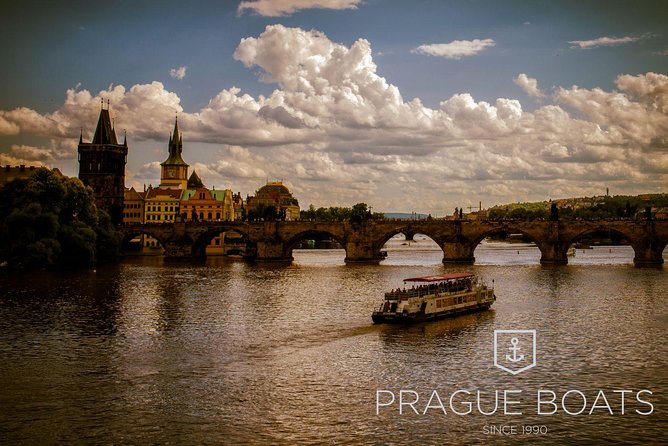 Prague Boats 1-hour Cruise - Languages and Guide